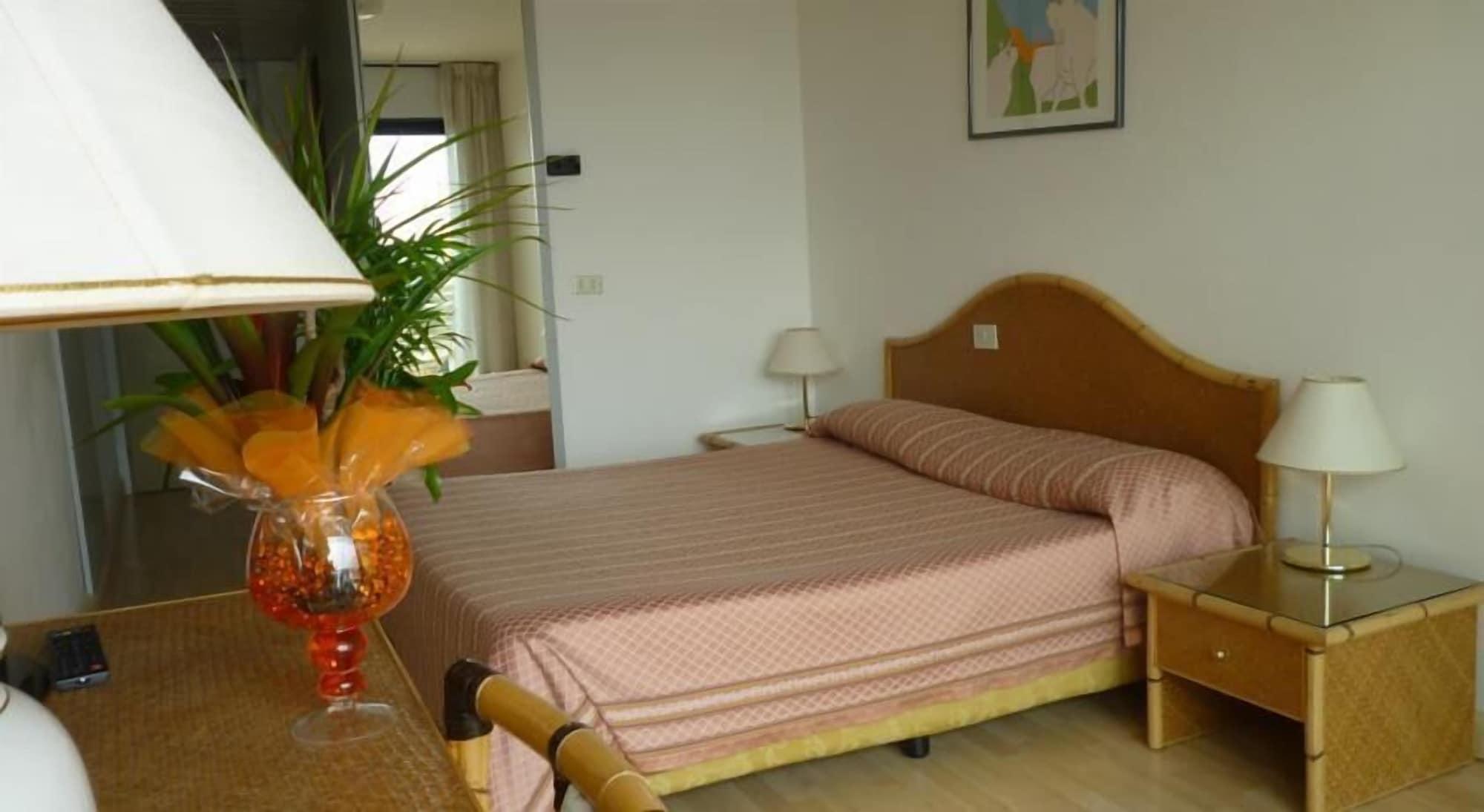Hotel Marina Uno Lignano Sabbiadoro Esterno foto