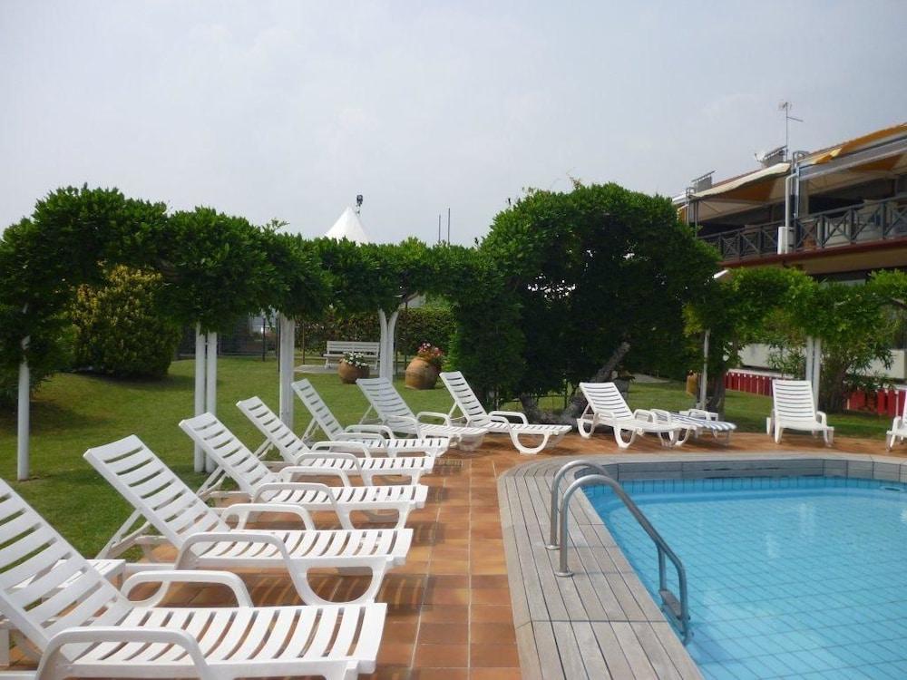 Hotel Marina Uno Lignano Sabbiadoro Esterno foto