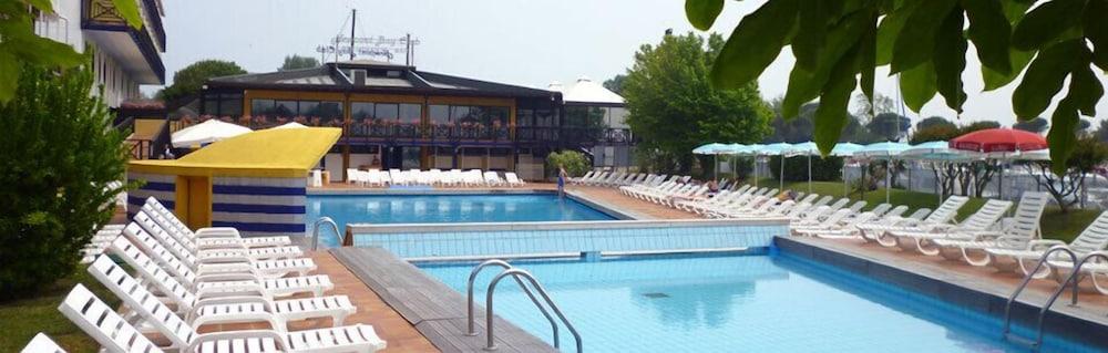 Hotel Marina Uno Lignano Sabbiadoro Esterno foto