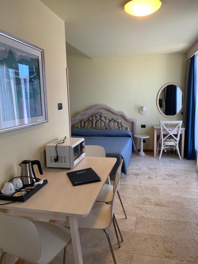 Hotel Marina Uno Lignano Sabbiadoro Esterno foto
